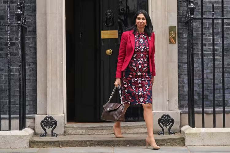 من هي وزيرة الداخلية البريطانية الجديدة من أصل هندي؟