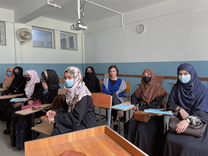 إيم إس أو: منع طالبان النساء من التعليم الجامعي معاد للإسلام