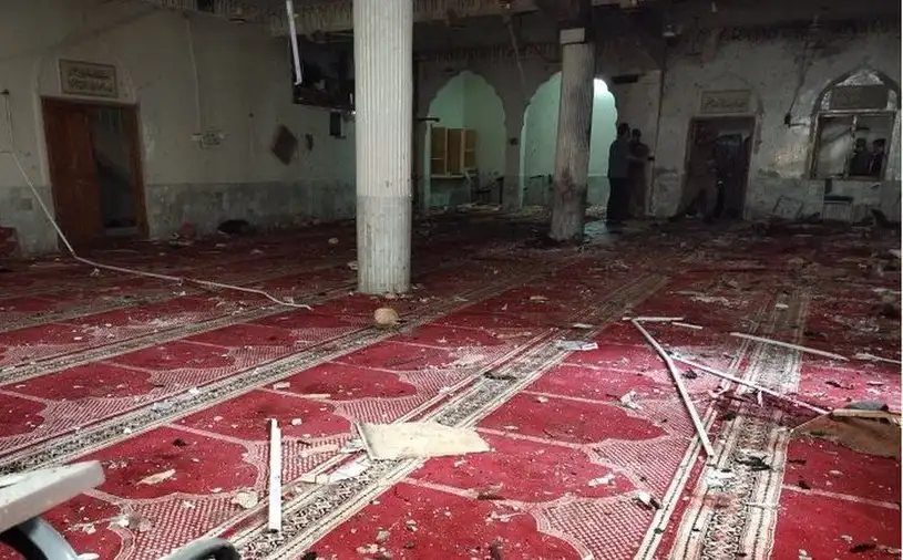 مقتل 36 شخصًا في تفجير انتحاري داخل مسجد في بيشاور