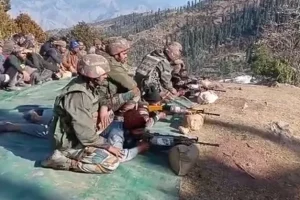 الجيش الهندي يدرِّب قرويين في كشمير على استخدام الأسلحة