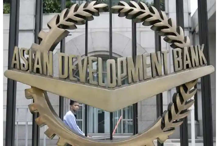 رئيس بنك التنمية الآسيوي يقترح 25 مليار دولار للنمو الأخضر في الهند