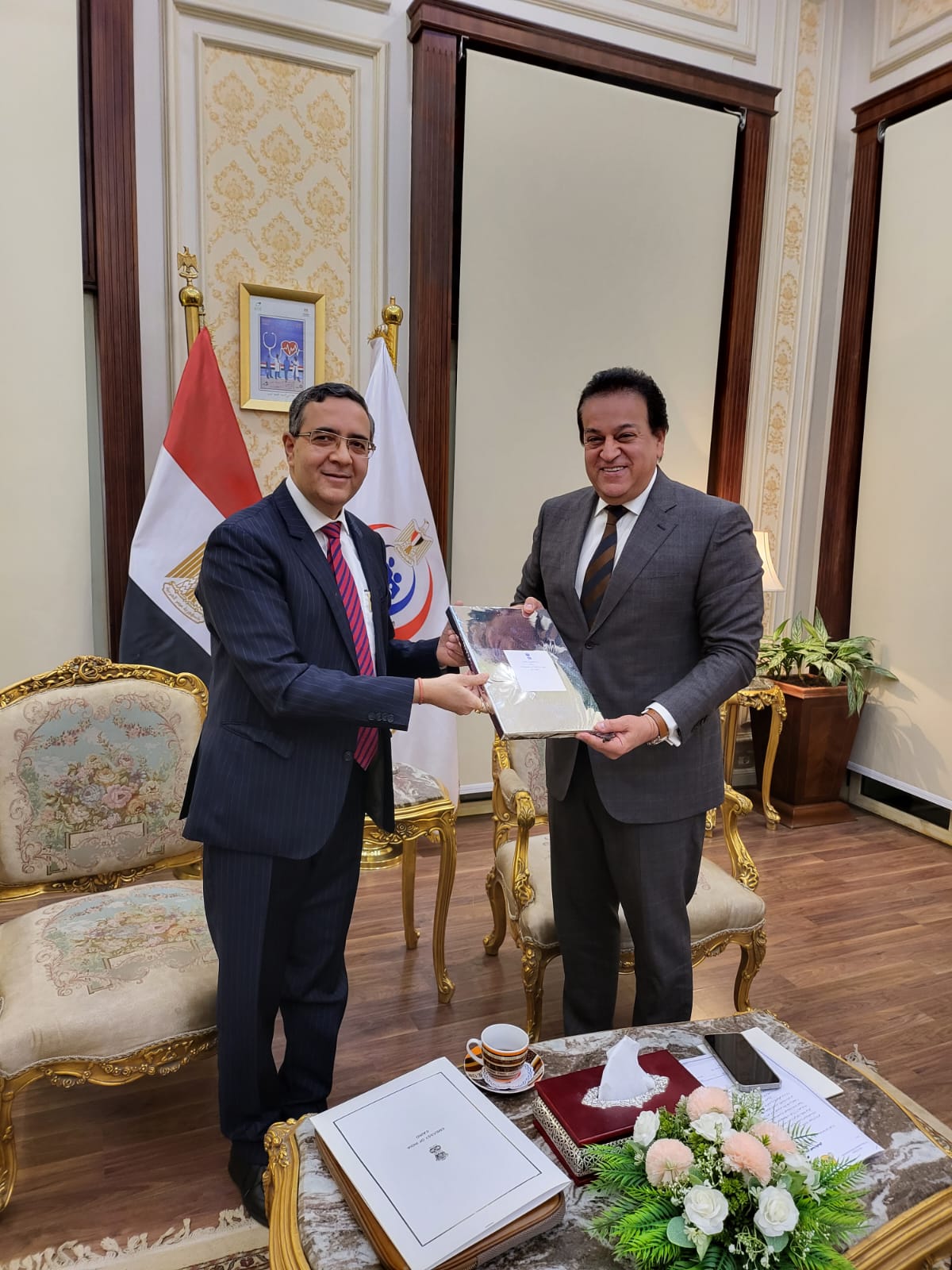 سفير الهند والوزير المصري يبحثان فرص التعاون بين البلدين في القطاع الصحي