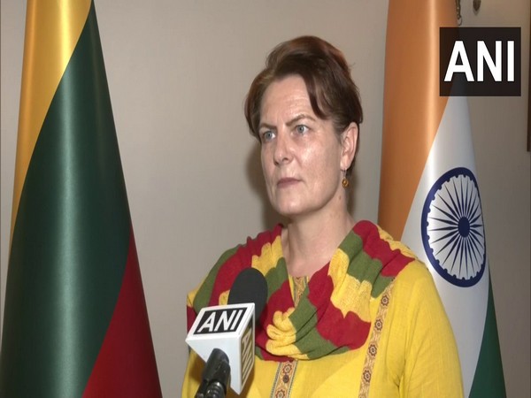 سفيرة ليتوانيا بالهند تجري مقابلة باللغة الهندية