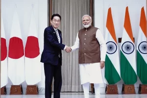 رئيس الوزراء مودي ورئيس الوزراء الياباني يتحدثان عن توسيع الشراكة بين الهند واليابان