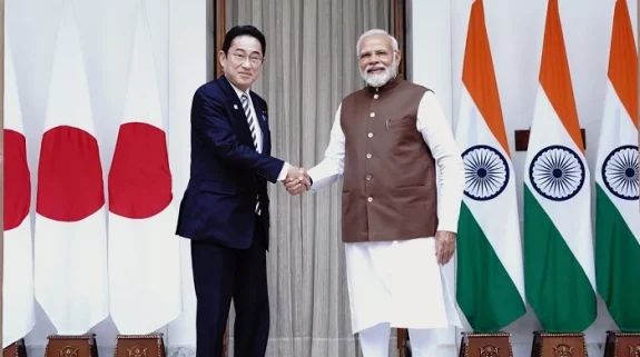 رئيس الوزراء مودي ورئيس الوزراء الياباني يتحدثان عن توسيع الشراكة بين الهند واليابان