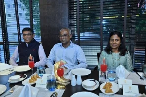 رئيس جزر المالديف وكبار الوزراء يحضرون حفل إفطار أقامته الهند في ماليه