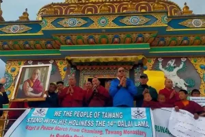 سكان لداخ يخرجون إلى الشوارع دعمًا للدالاي لاما بعد الجدل
