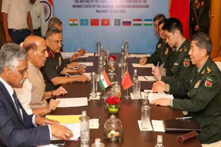 وزيرا الدفاع الهندي والصيني يجريان مناقشات حول التطورات في المناطق الحدودية بين الهند والصين