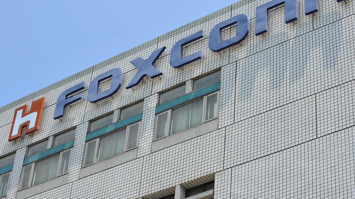 شركة فوكسكون لتصنيع هواتف آيفون تستثمر 500 مليون دولار في مصنع جديد بولاية تيلنغانا