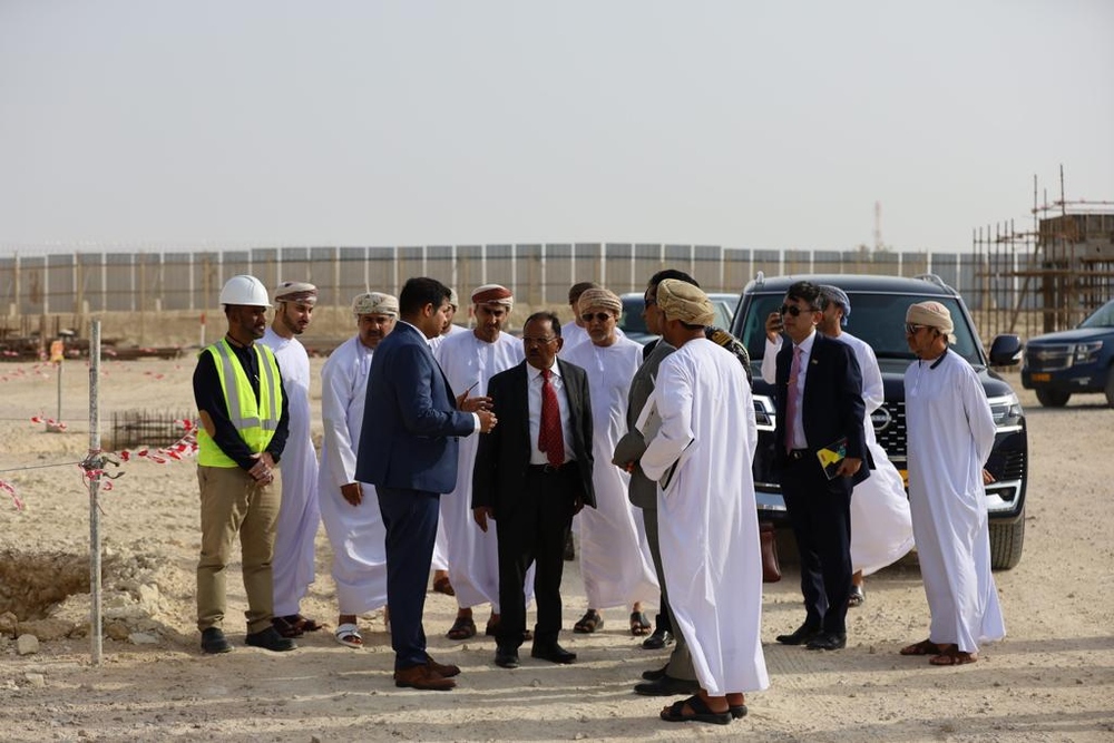 مستشار الأمن القومي دوفال يزور ميناء الدقم الاستراتيجي في عمان