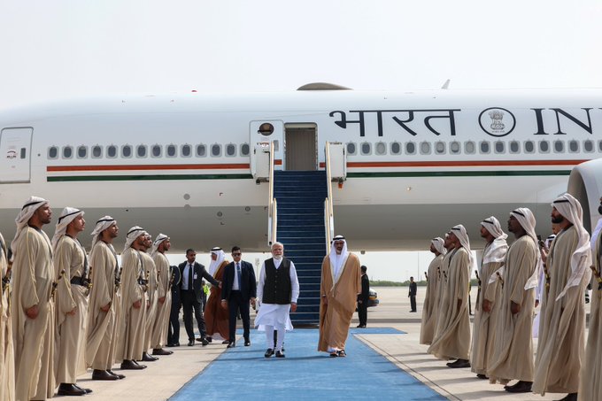 رئيس الوزراء مودي يصل إلى أبوظبي في زيارة رسمية