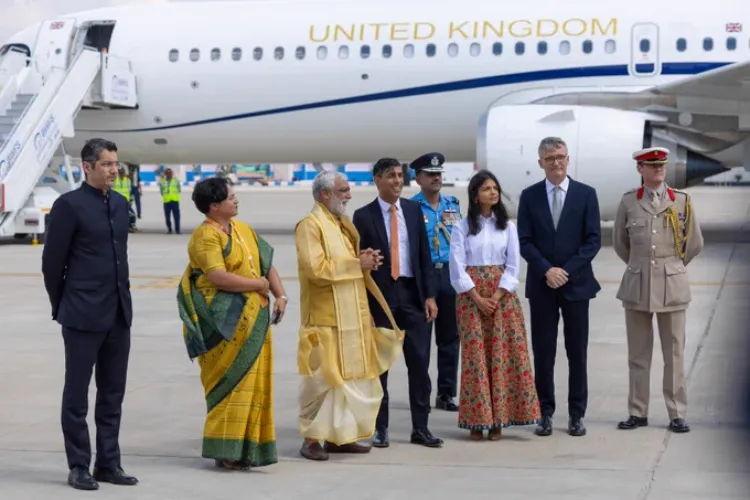قمة مجموعة العشرين: رئيس الوزراء البريطاني ريشي سوناك وزوجته يصلان إلى الهند